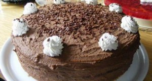 Csokoládé torta háromféle piskótából