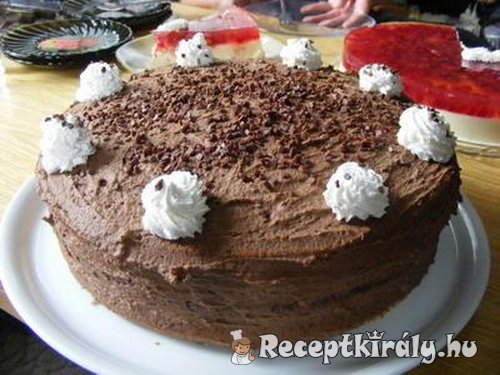 Csokoládétorta három féle piskótából