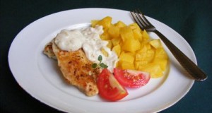Joghurtos csirkemell hagymás-tejszínes szósszal