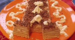 Karamellás tejfölös keksztorta
