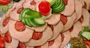 Kolbászos karajos hidegtál