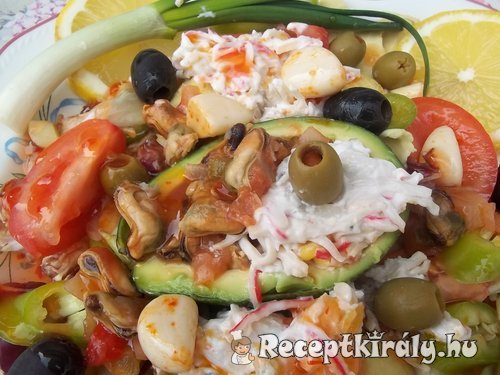 Avocado chilis kagyló rákfarkos ananászsalátával 1