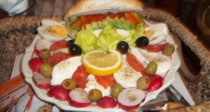 Avokádós mozzarellás saláta