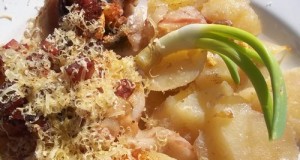 Baconbe tekert töltött krumpli és gomba sajttal