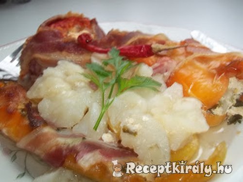 Baconba tekert túróval töltött paprika és paradicsom csőben sütve 1