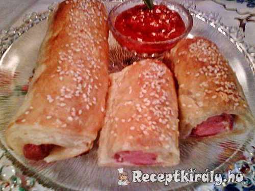 Baconos virsli szezámos bundában