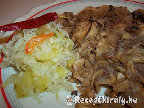 Baconös káposztás kocka vörösborral csalamádéval