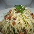 Baconos medvehagymás sajtos spagetti dióval megszórva