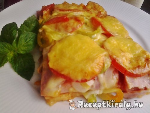 Baconös sonkás pizza tepsiben sütve 2
