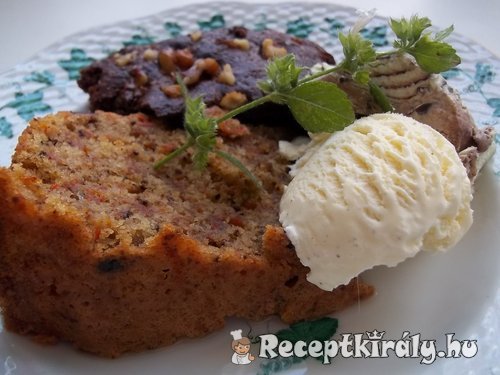 Brandyvel locsolt tortaszeletek fagylalttal