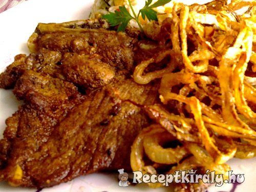 Chilis tarja sült hagymával