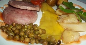 Csülöksonka krumplival zöldségekkel együtt sütve