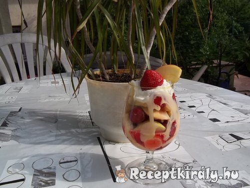 Epres gyümölcspohár tojáslikőrrel tejszínnel 3