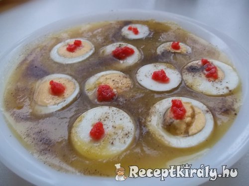 Fehérboros cukkini krémleves tojással lazaccal