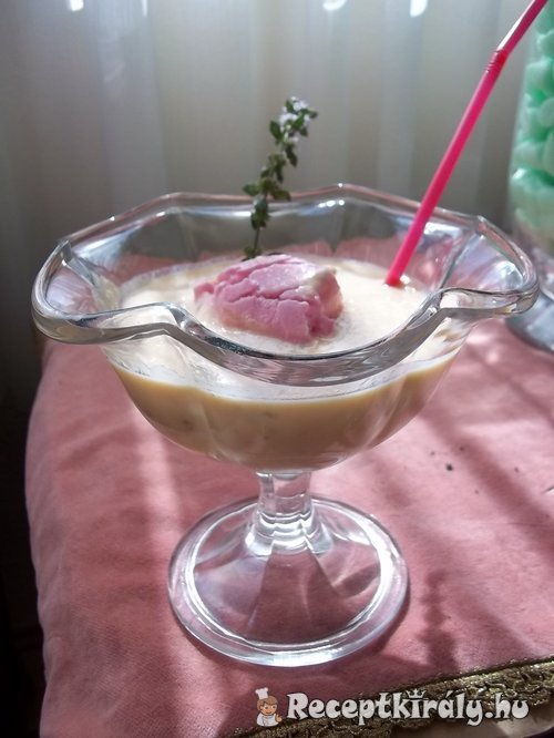Fehérboros sárgadinnye leves kefirrel fagylalttal