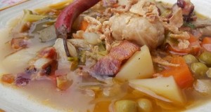 Fehérboros tavaszi zöldségleves zöldspárgával baconnel sajttal