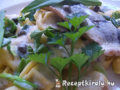 Gombás tortellini fehérboros heringfilével medvehagymával 2