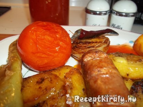 Grillezett kolbász és zöldségek