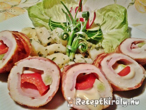 Göngyölt csirkemell bacon köntösben