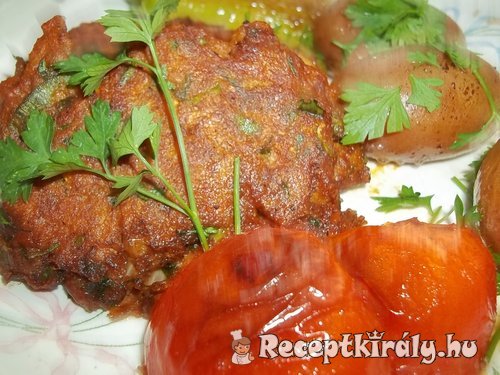 Kolbászos tökfasírt sült zöldségekkel