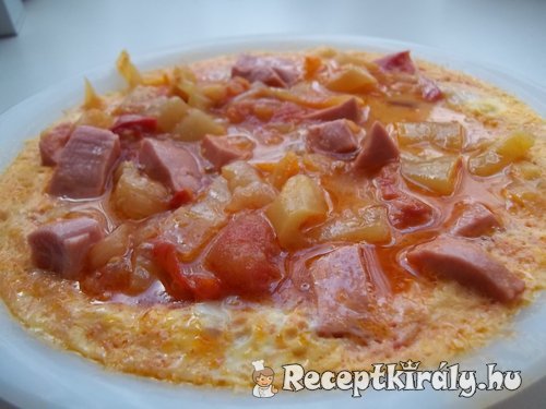 Lecsó párizsival tojással