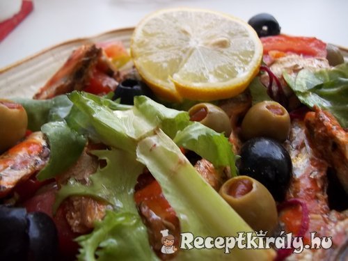 Mediterrán saláta paradicsomszószos szardíniával