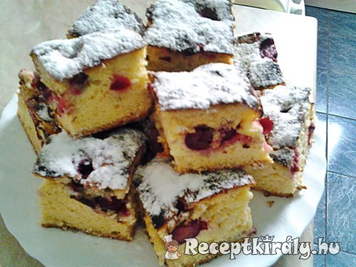 Meggyes piskóta