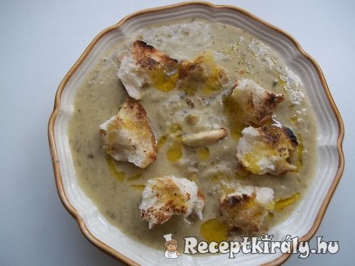 Mentás medvehagyma krémleves reszelt sajttal 1