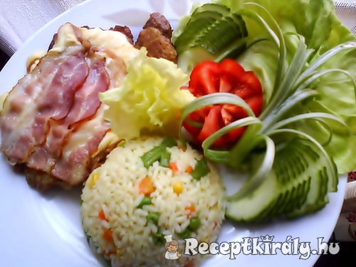 Mustáros karajszeletek baconnel sajttal sütve