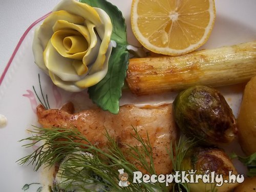 Pangasius grillezve zöldségekkel kapros mártással