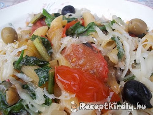 Penne gombával mángolddal füstölt sajttal