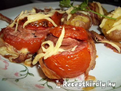 Pulykamáj pástétommal töltött baconbatekert paradicsom