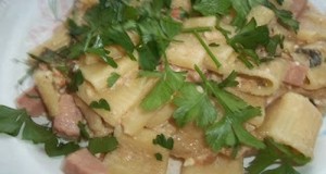 Rigatoni sonkával és túróval