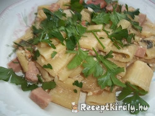 Rigatoni sonkával és túróval