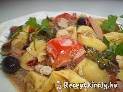 Sajtos Tortellini pizzasonkával tejszínes szósszal