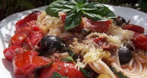 Spagetti Puttanesca con vino rosso