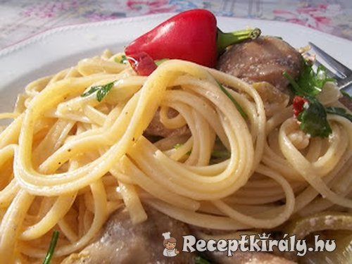 Szicíliai két gombás spaghetti fehérborral