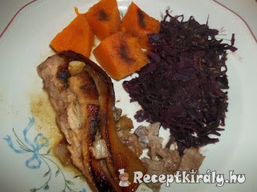 Sörrel sült malac párolt sütőtökkel vörösboros lila káposztával