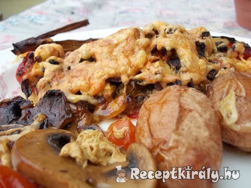 Sült töltött kaliforniai paprika zöldségekkel tojással