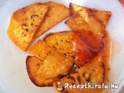 Sült édesburgonya szeletek édes chilivel