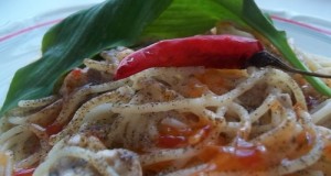 Tejszínes gombás csirkemelles spagetti medvehagymával