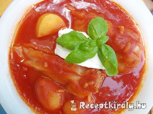 Töltött paprika bazsalikomos vörösboros paradicsomszószban tejföllel 1