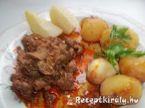 Vörösboros resztelt máj petrezselymes krumplival körte befőttel