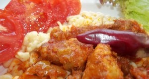 Vörösboros sertés pörkölt nokedlivel