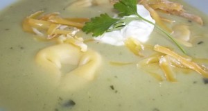 Zöldborsó krémleves tortellinivel reszelt sajttal
