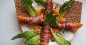 Baconbe tekert méz és sárgadinnye grillezve brandyvel locsolva