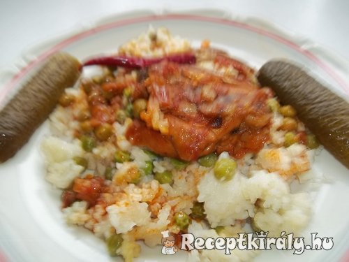 Csirkecomb pörkölt rizi-bizivel