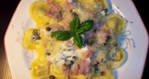 Gombás tortellini sonkával és fehérboros sajtszósszal