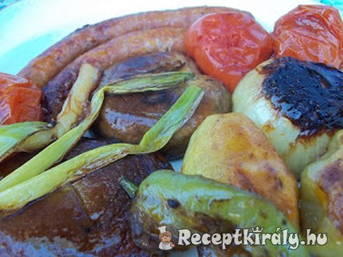 Grillezett kolbászkák és zöldségek