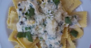 Húsos ravioli medvehagymás fehérboros sajtszósszal